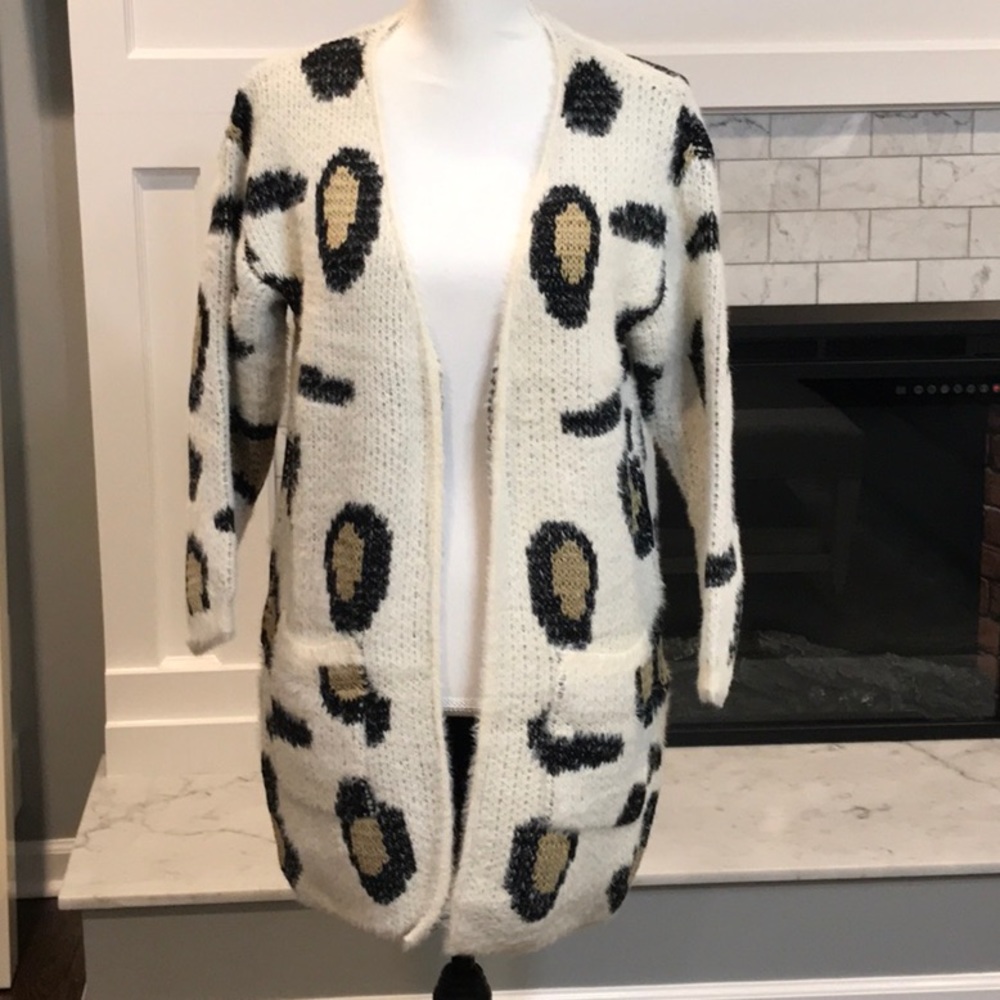 Last 1️⃣ Fuzzy Leopard Print Open Front Cardigan - Picture 7 of 8